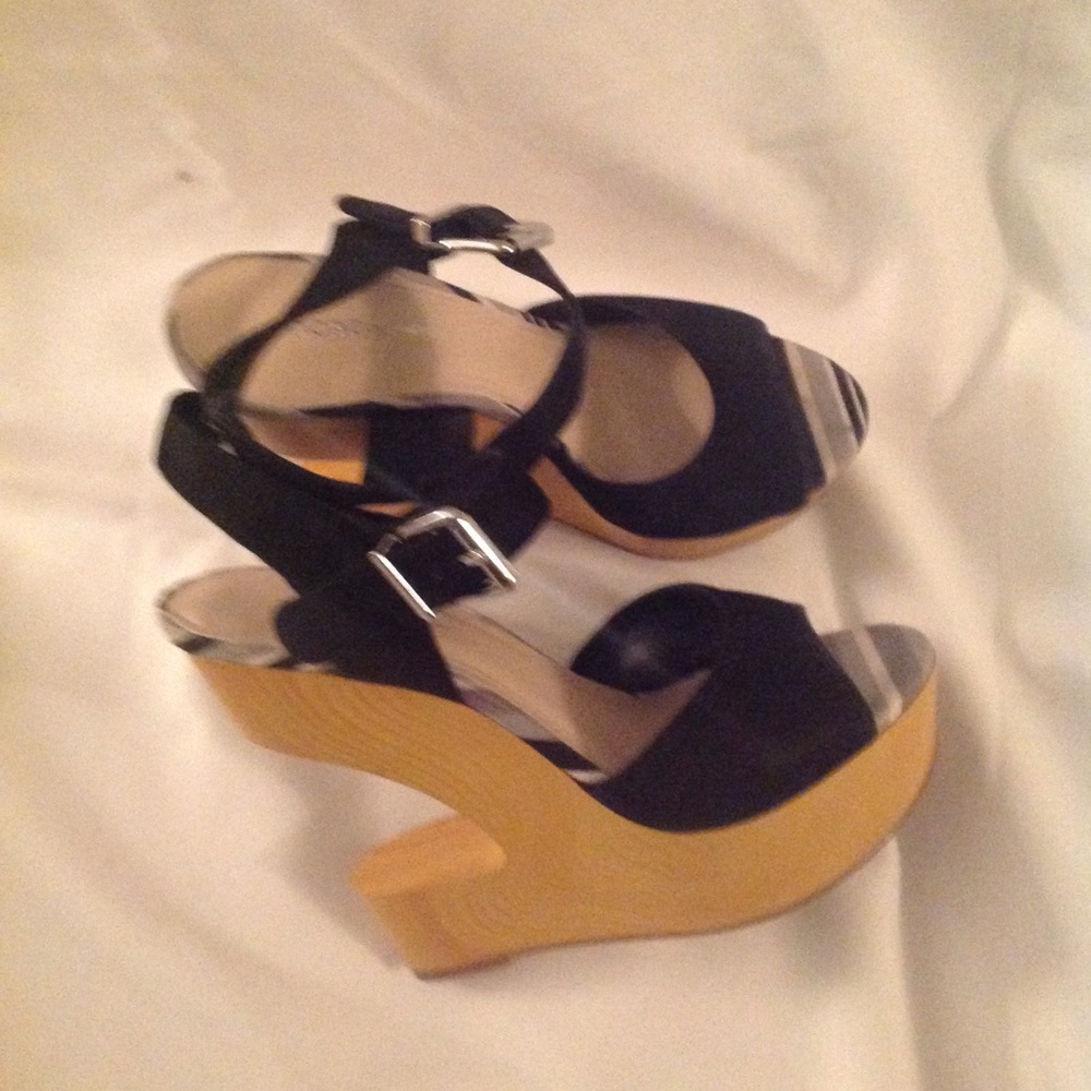 BCBGeneration Wooden Hill Sandal Size 8